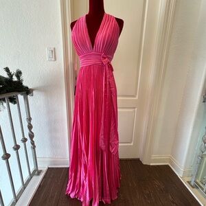 🦄 NWT Mac Duggal Sz 2 Plunging Neckline Hot Pink Pleated Maxi Dress SAMPLE